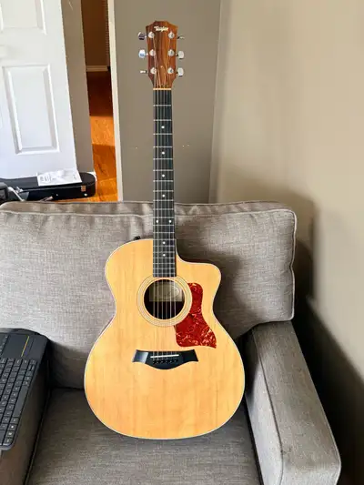 Taylor 214ce Grand Auditorium acoustic/electric guitar that plays and sounds fantastic. Features a s...