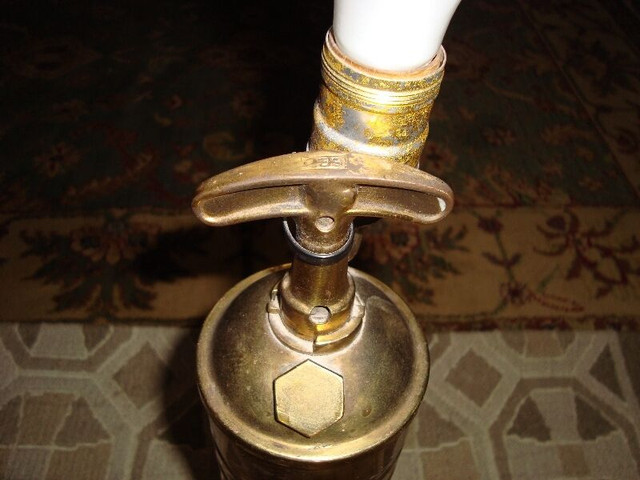 VINTAGE BRASS REDDY FIRE EXTINGISHER in Arts & Collectibles in Norfolk County - Image 4