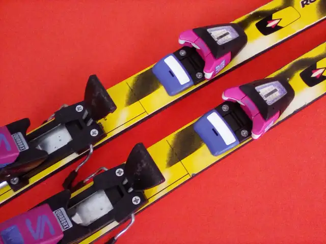 Ski alpin enfant 110 cm ROSSIGNOL Kids downhill skis in Ski in Laval / North Shore - Image 4