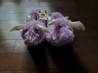 Dragon Slippers for kids purple brand new/pantoufles pour enfant