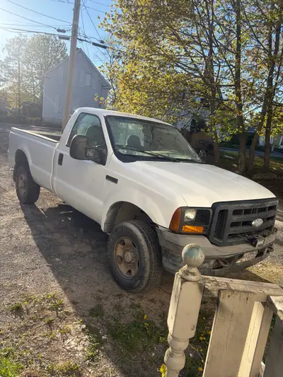 5.4 gas f250 4v4 needs windshield an more body work only has 97000km looking to see what’s out there...