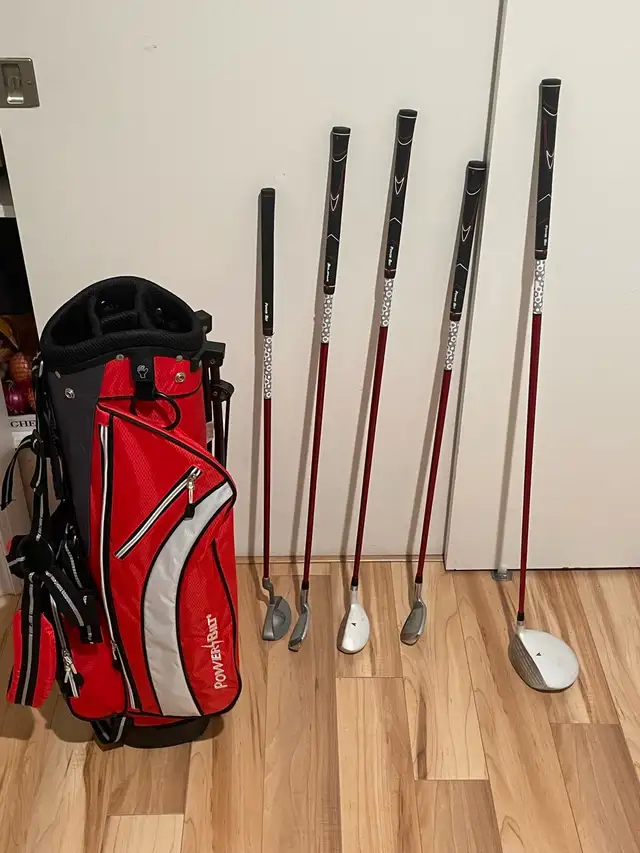 youth golf club set left handed LH with bag in Golf in City of Halifax - Image 5
