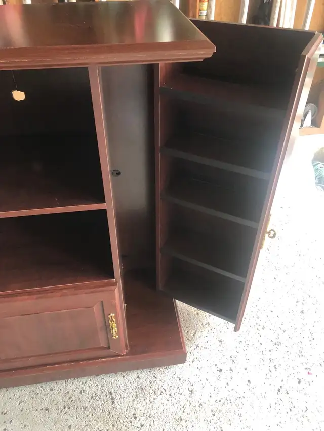 Storage cabinet in Multi-item in Mississauga / Peel Region - Image 3