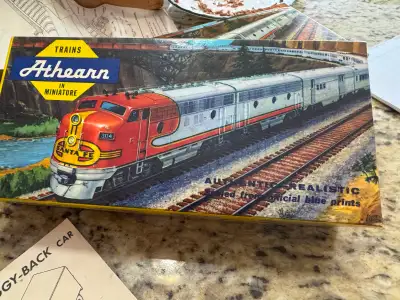 Athearn Piggy-Back car with 2 Southern Pacific van on flat car, View more