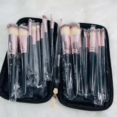 Brand New 18 Pcs Professional Makeup Brush Set/Black, View more