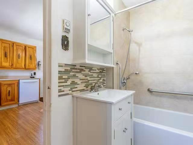 4.5in duplex detache,2min metro cartier,3parking,4eletromenagees — photo 1
