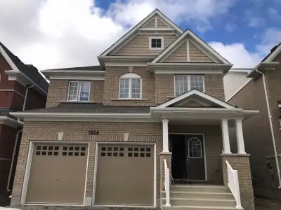 Taunton rd/Granview st 4 Bedroom House in Oshawa Very quiet place but close to All Amenities Like Sh...