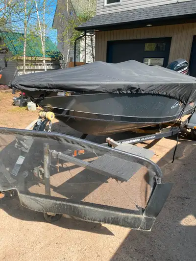 2104 legend fishing boat. Has hummingbird finder, livewell,minnkota trolling motor, 2 tarps. 60 hp m...
