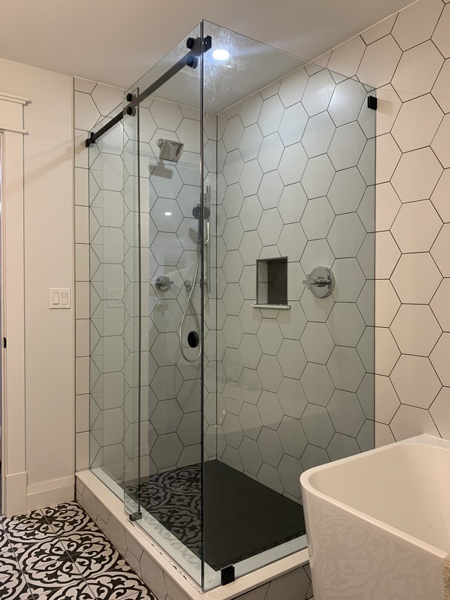 SHOWER GLASS DOORS ENCLOSURES ENTRANCES OFFICE PARTITION RAILING Plumbing, Sinks, Toilets