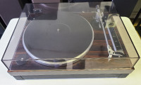 MICRO SEIKI BL-10X BELT-DRIVE TURNTABLE WITH PITCH CONTROL .