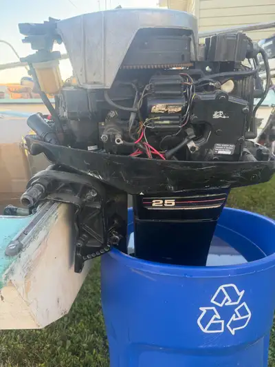 1998 mercury 25 hp Runs, pumps water, gears work Missing engine hood Needs controls. Does not have a...
