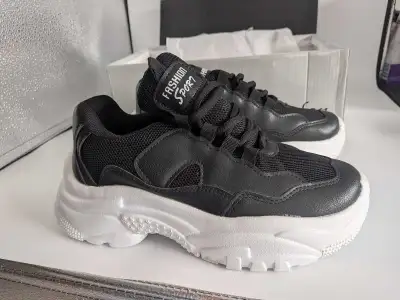 Rosdan Sneakers Women Size 6, View more