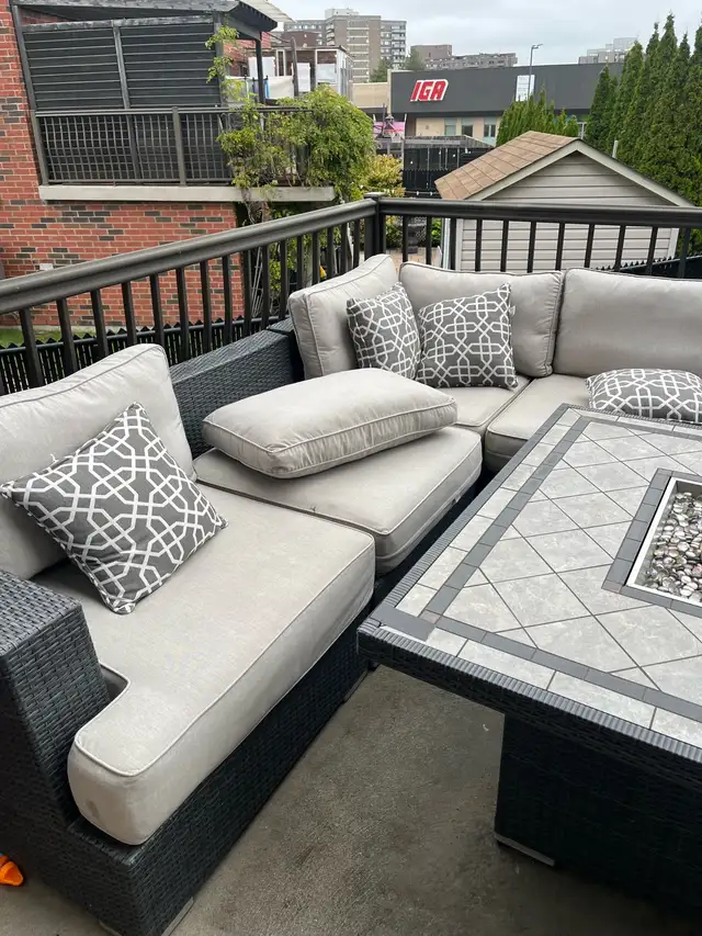 outdoor furniture and fireplace in Patio & Garden Furniture in City of Montréal - Image 3