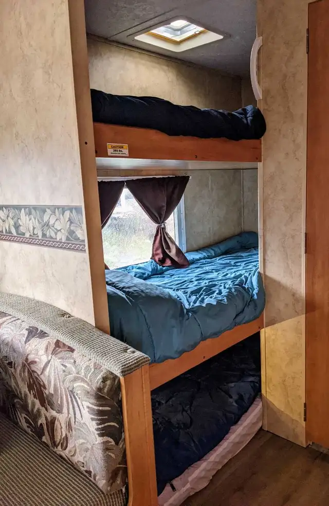 2007 Keystone Hideout Bunk Model in Travel Trailers & Campers in Penticton - Image 4