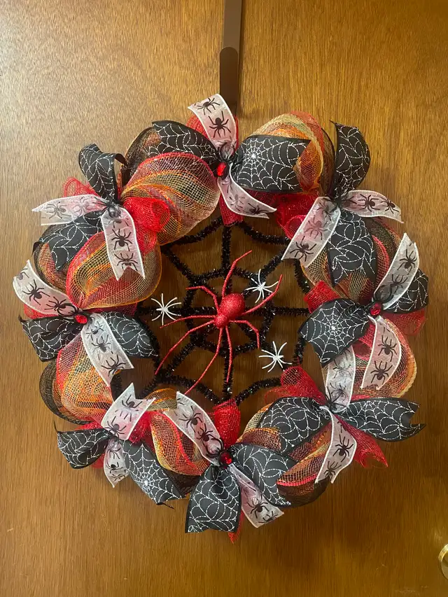 Creepy Crawlers HALLOWE'EN WREATH