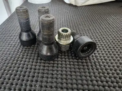 Have 8 good condition wheel bolts off an '18 MY BMW F gen. Size: M14x1.25, which I understand to be...