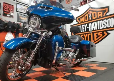 2018 Harley Davidson 115th Anniversary Loaded Loaded Street Glide with OEM H-D Colour Matched King T...