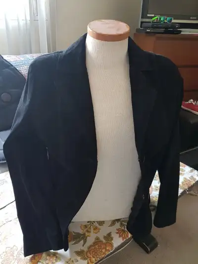 Vintage Danier Jacket. NEW. NEVER WORN. Black colour. Has the original price tag. Suede.
