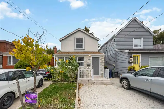 2+1 Bed Detached House with Finished Basement Income Apt in Houses for Sale in City of Toronto - Image 2