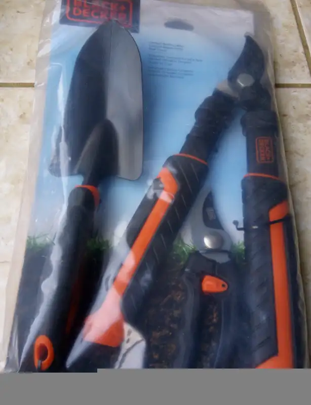 Black & Decker BD2863, 3 Piece Garden Combo in Outdoor Tools & Storage in Windsor Region - Image 10