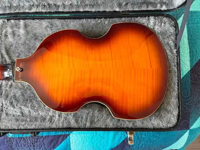 Epiphone Viola Bass w/ Case62863259839234123