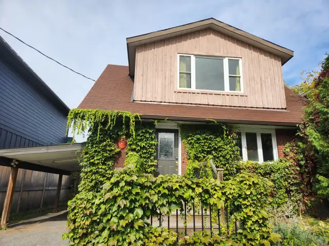 House in Overbrook Steps from Rideau River and Riverain Park
