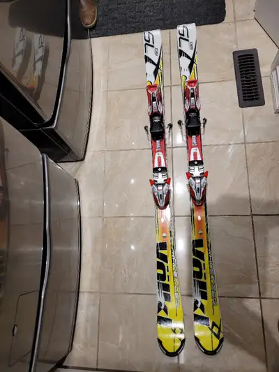 Volkl Racetiger Downhill Skis 136cm with adjustable Marker bindings.in good shape .firm