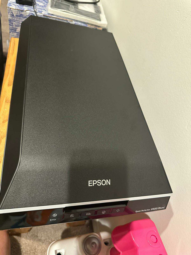 Epson Perfection V600 Color Scanner  in General Electronics in Calgary - Image 3