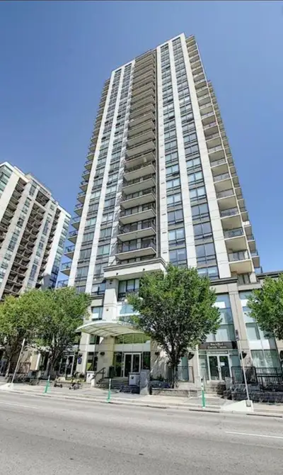 Nova 1bedroom with den for rent