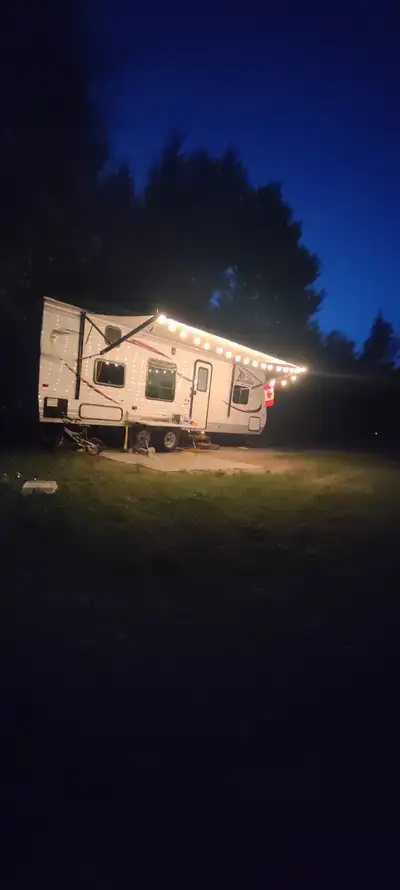 Beautiful 2015 Jayco Flight SLX 264BHW. Open to fair, respectful offers. Great working condition. Ne...
