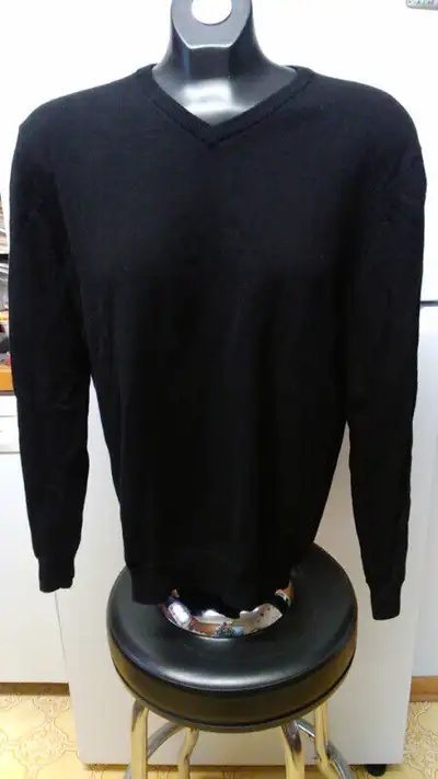 Men’s Logan Hill V-neck Sweater, View more