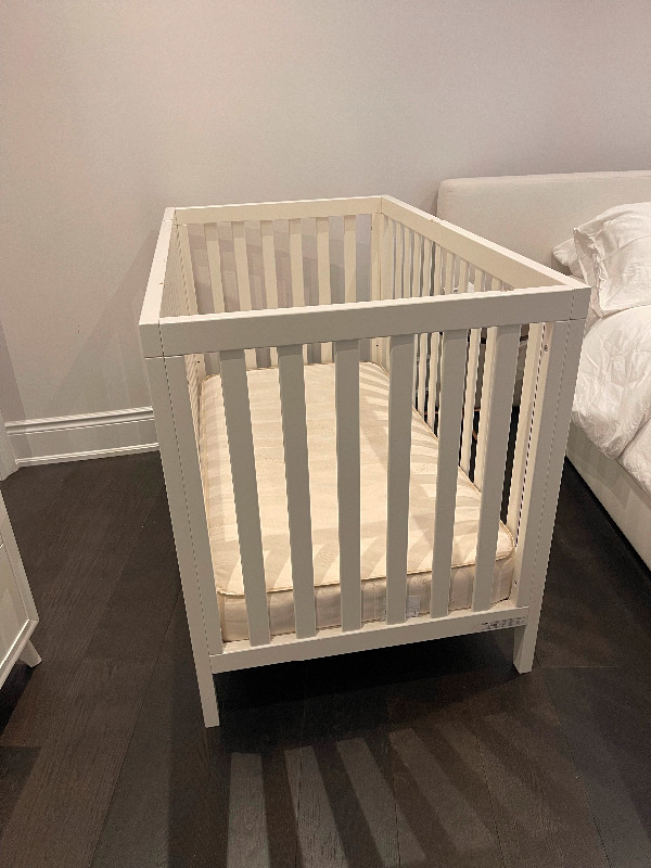 Crib Pottery Barn includes mattress, bumper and skirt. All white in Cribs in Mississauga / Peel Region - Image 3