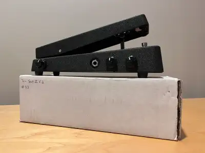 Wilson Effects Ten Spot II V2 Wah, View more