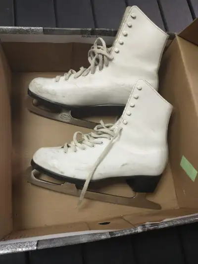 Vintage Daust Women's Figure Skates, View more