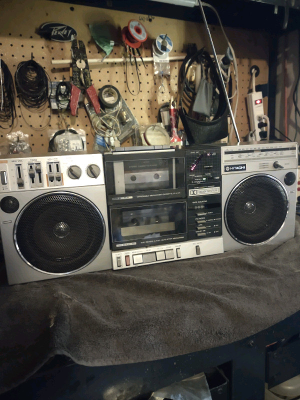 Hitachi TRK W1 boombox ,removable walkman General Electronics