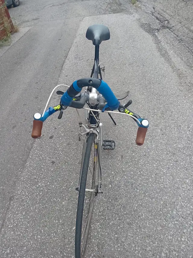  racing bike in Road in City of Toronto - Image 7