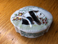 Ceramic Panda Bear Trinket Box Qianlong famille rose stamp