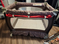 Pack and Play Playpen / Bassinet
