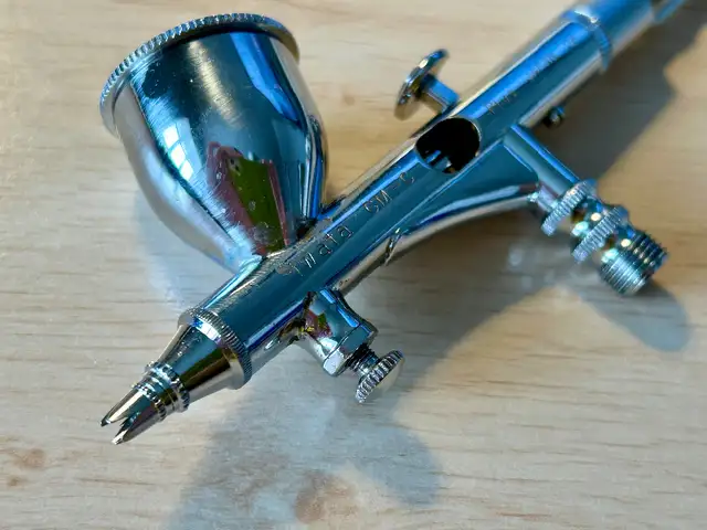 Airbrush Iwata Custom Micron-C Plus v.1 in Hobbies & Crafts in Québec City - Image 3