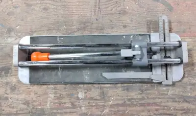 Excellent tile cutter, working very well. Check my other ads, more tools for sale.