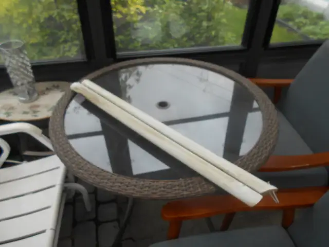 2-RAMPES D ESCALIER,EN BOIS SOLIDE BLANCHES. in Other in Longueuil / South Shore - Image 4