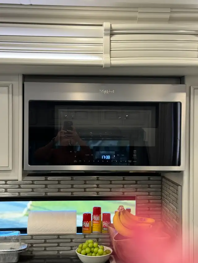 FLEETWOOD DISCOVERY LXE 44S in RVs & Motorhomes in City of Montréal - Image 9