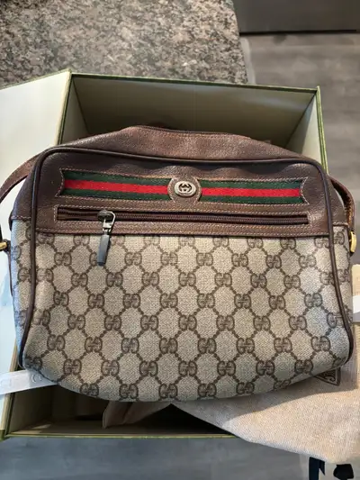 Gently Used Women’s Gucci Crossbody Purse, View more