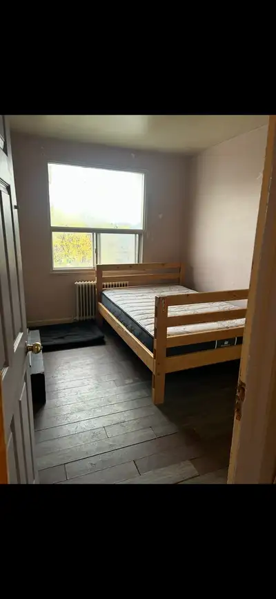 Rooms for Rent in Guelph – All Inclusive Two private rooms available in a clean, quiet apartment—ide...