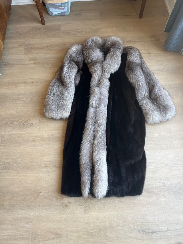Manteau de fourrure dans Femmes - Hauts et vêtements d'extérieur  à Lanaudière