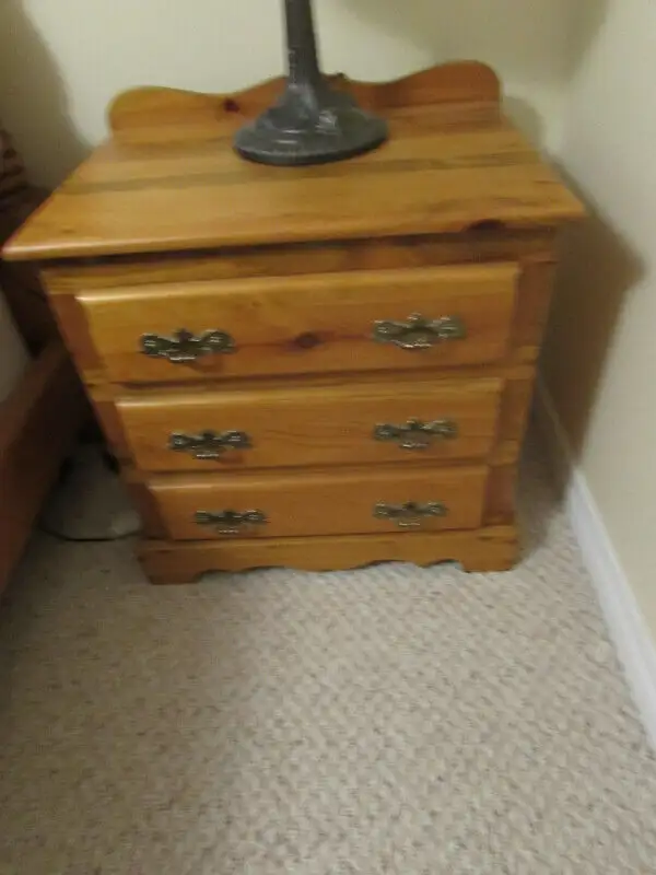 SOLID PINE BEDROOM SET CUSTOM MADE. in Dressers & Wardrobes in Oshawa / Durham Region - Image 4