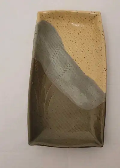 Beautiful Pottery dish/tray 10 by 5.5 inches EUC, just downsizing my pottery collection $15 Pick up...