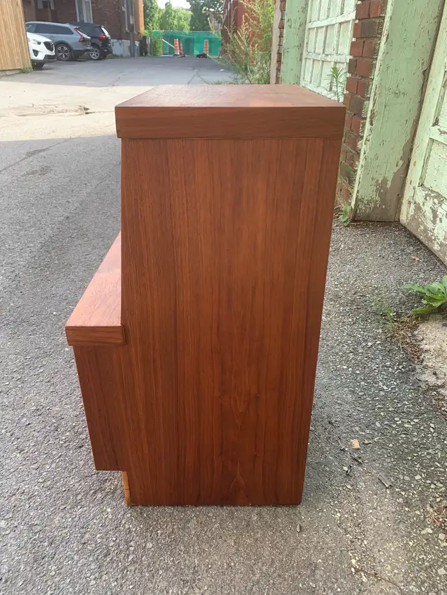 Mid-Century walnut nightstand63240735028481121