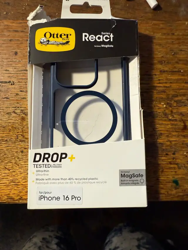OTTERBOX iPhone 16 Pro  Defender Series phone Case - Black in Cell Phone Accessories in Barrie - Image 4