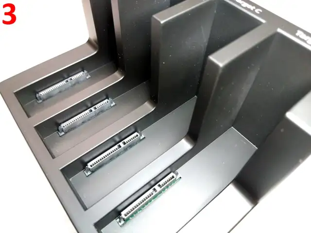 MAIWO 4 Bay Hard Drive Docking Station with Offline Cloning in Laptop Accessories in Hamilton - Image 5